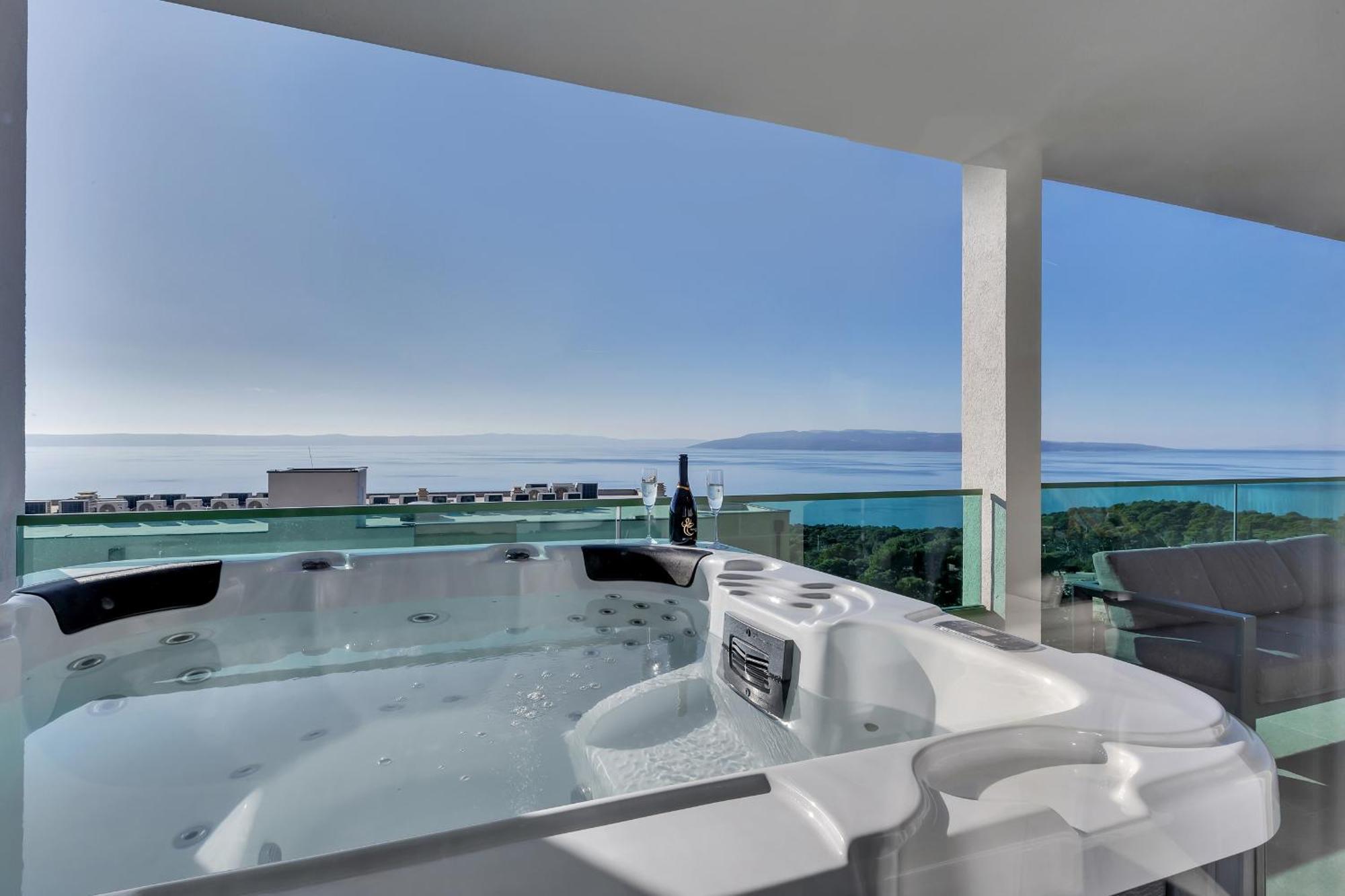 Exclusive Penthouse Big Blue With Private Jacuzzi Apartment Makarska Exterior photo