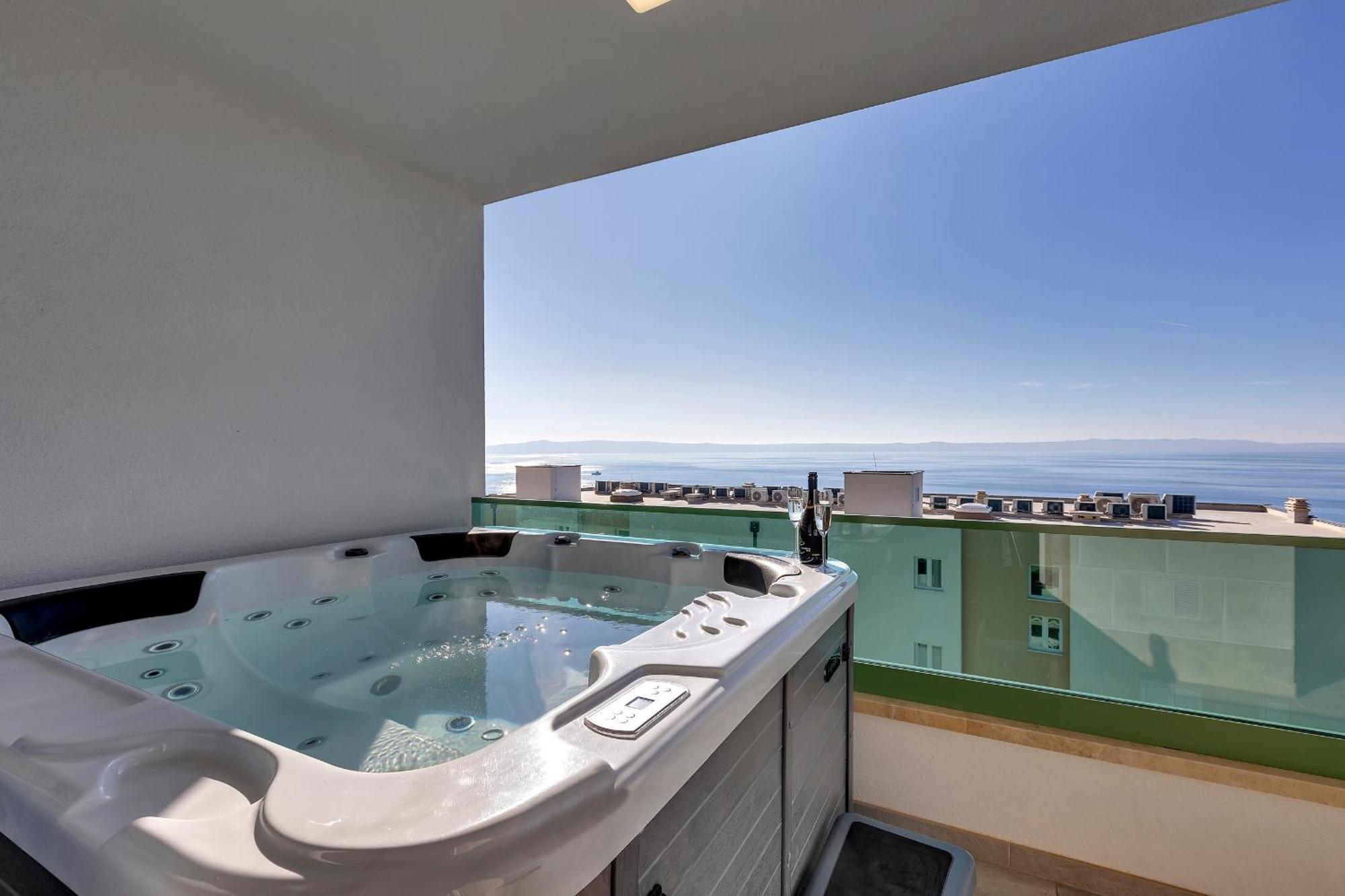 Exclusive Penthouse Big Blue With Private Jacuzzi Apartment Makarska Exterior photo