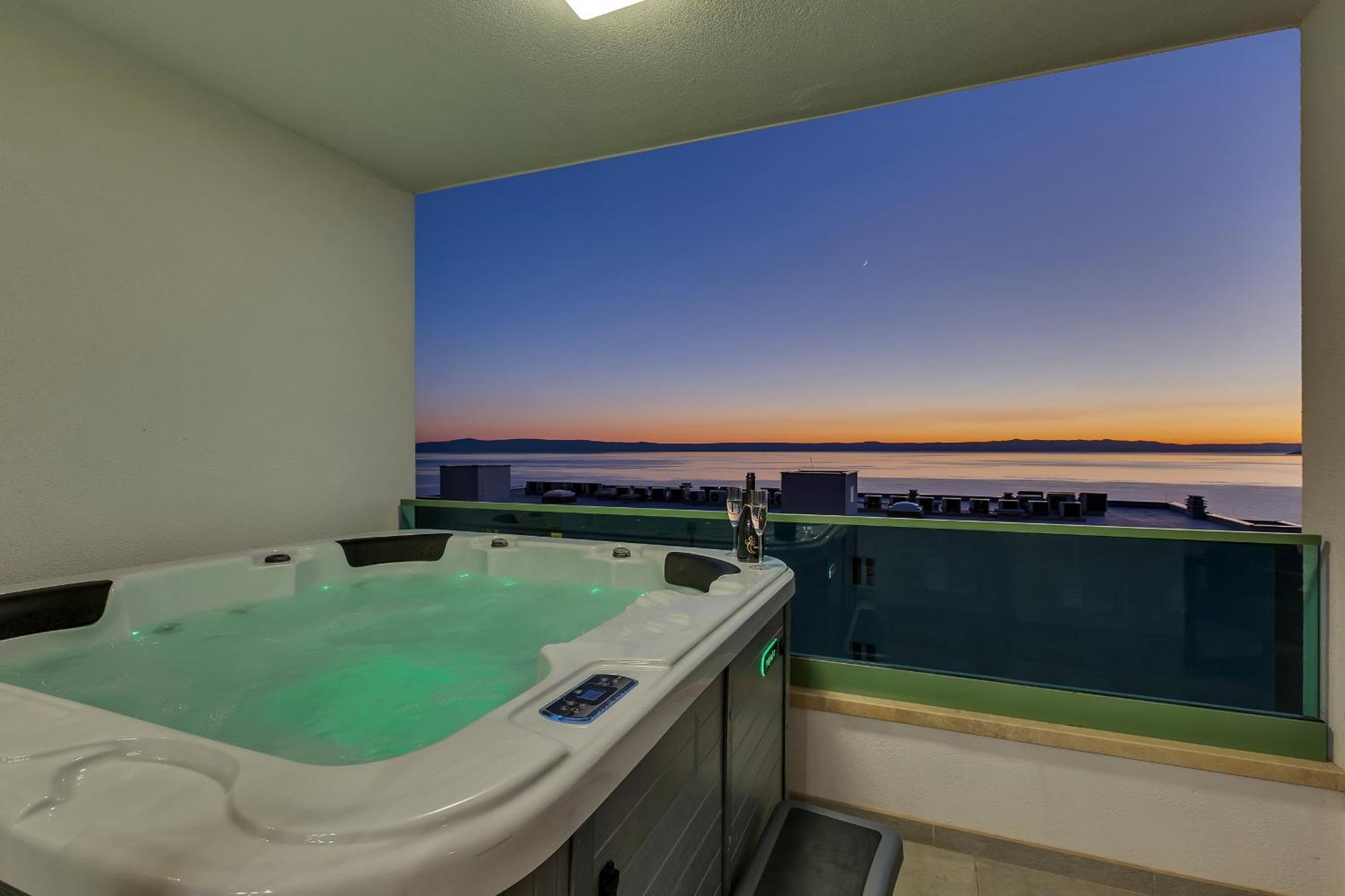 Exclusive Penthouse Big Blue With Private Jacuzzi Apartment Makarska Exterior photo