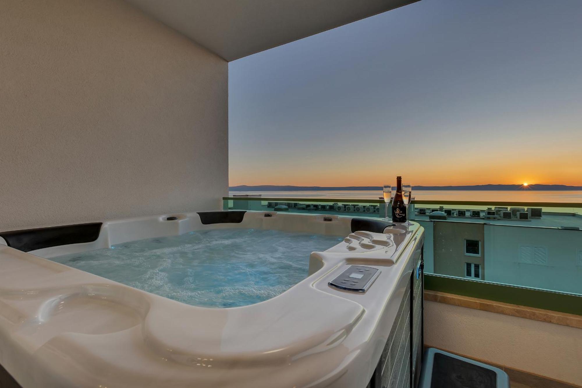 Exclusive Penthouse Big Blue With Private Jacuzzi Apartment Makarska Exterior photo