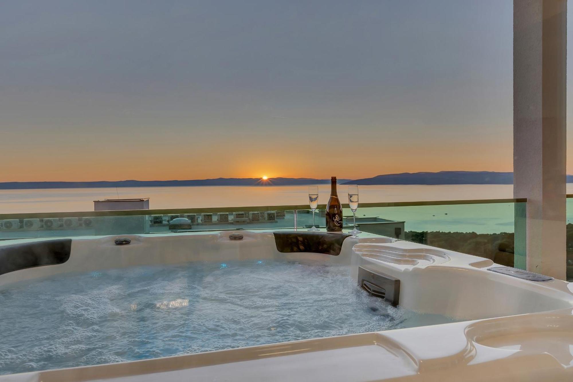 Exclusive Penthouse Big Blue With Private Jacuzzi Apartment Makarska Exterior photo