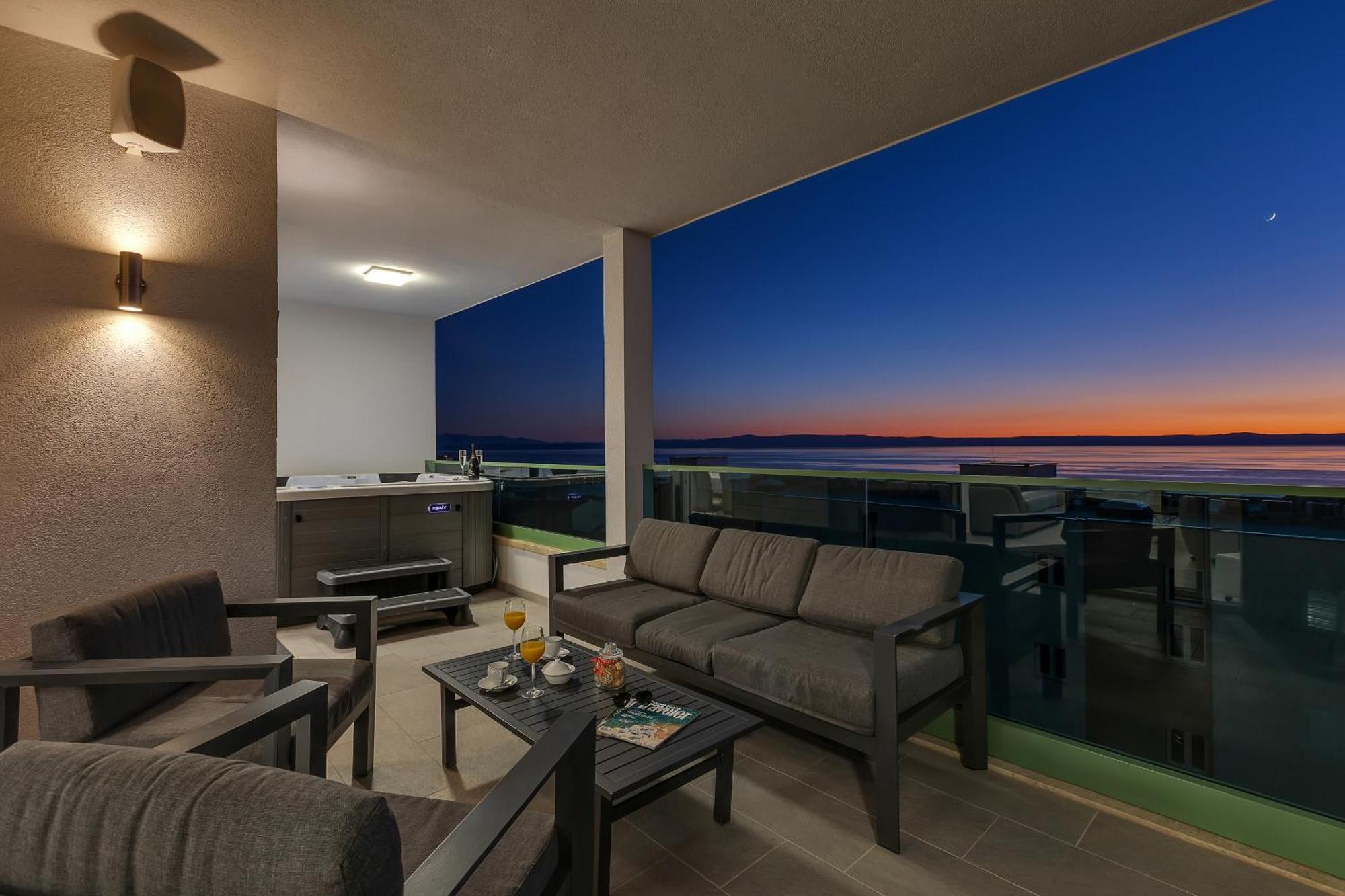 Exclusive Penthouse Big Blue With Private Jacuzzi Apartment Makarska Exterior photo