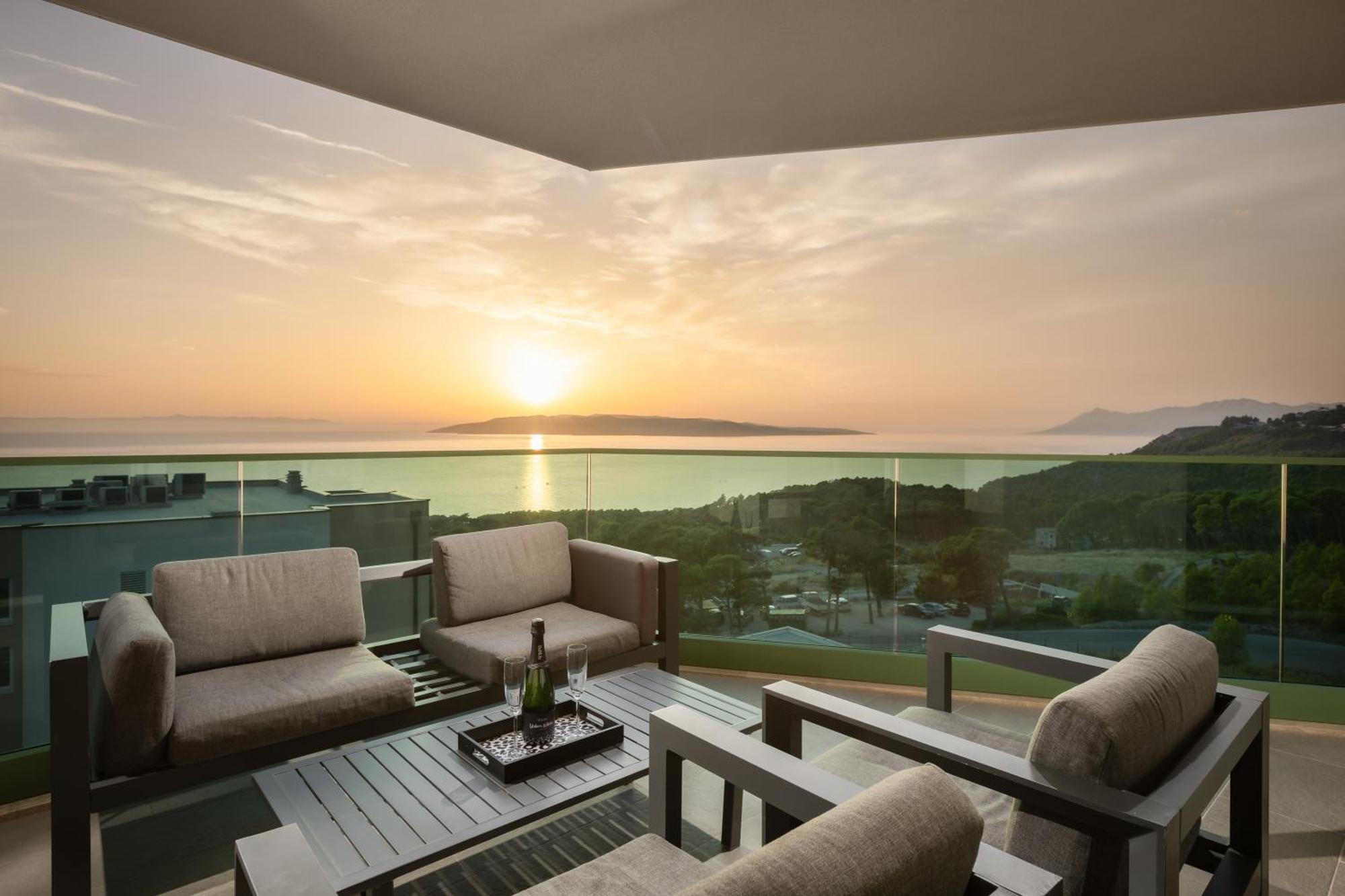Exclusive Penthouse Big Blue With Private Jacuzzi Apartment Makarska Exterior photo
